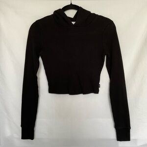 ARITZIA TNA Black Cropped Fitted Long Sleeve Hoodie